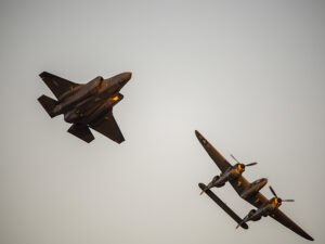 DAS FLUGZEUG 1000 FOTOS 飛行機の歴史　ミリタリー DAS FLUGZEUG 1000 FOTOS 飛行機の歴史 ミリタリー - メルカリ